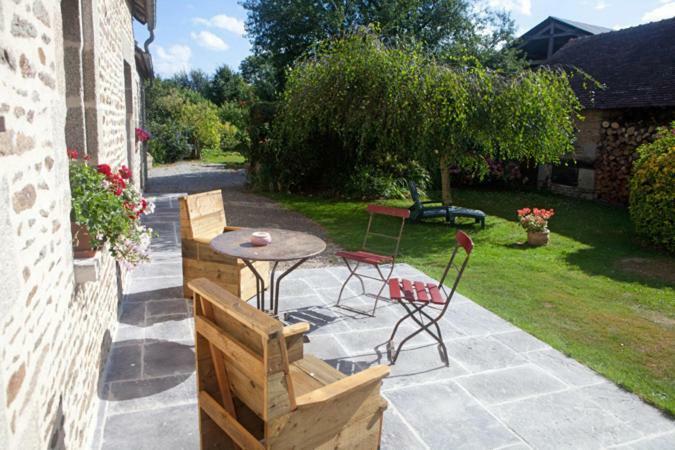 Chambre D'Hote Courtoux Saint-Denis-sur-Sarthon Exteriör bild