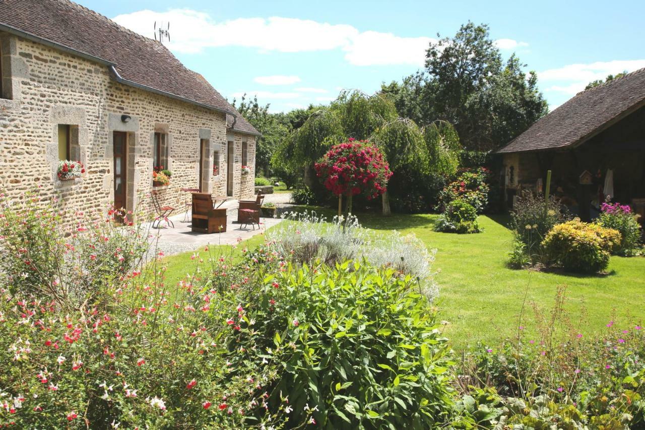 Chambre D'Hote Courtoux Saint-Denis-sur-Sarthon Exteriör bild