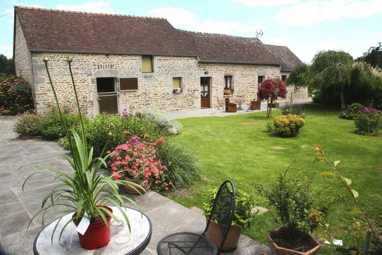 Chambre D'Hote Courtoux Saint-Denis-sur-Sarthon Exteriör bild